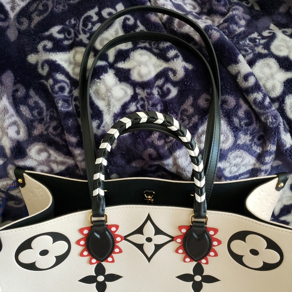 LOUIS VUITTON Crafty Onthego Giant Flower Monogram Ivory Black Bag - Picture 8 of 12